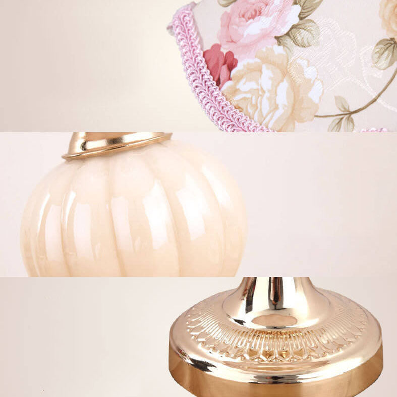 Blomstret bordlampe