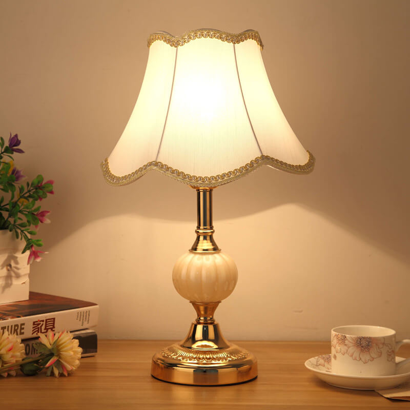 Blomstret bordlampe