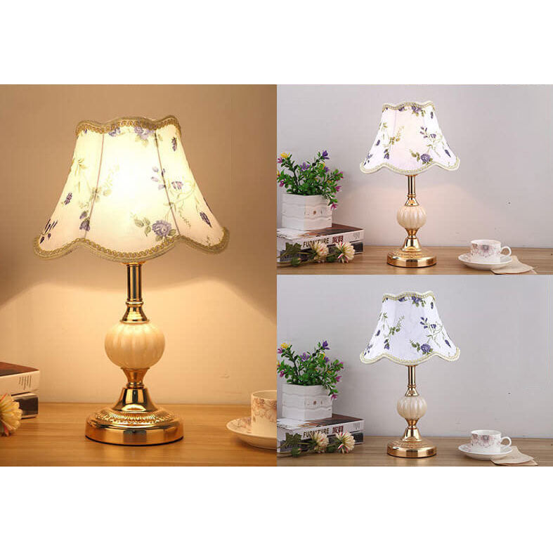 Blomstret bordlampe