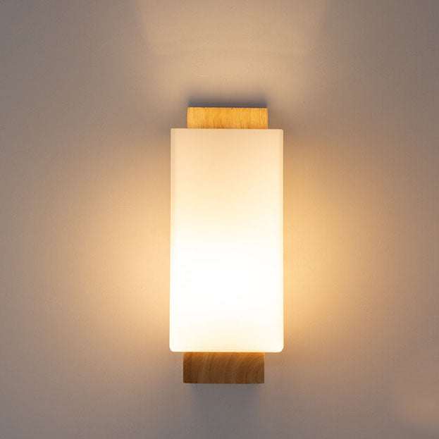 Træ og glas væglampe