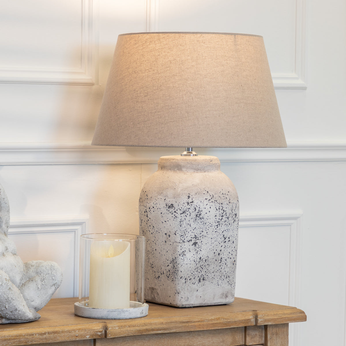 Rustic stenbordlampe