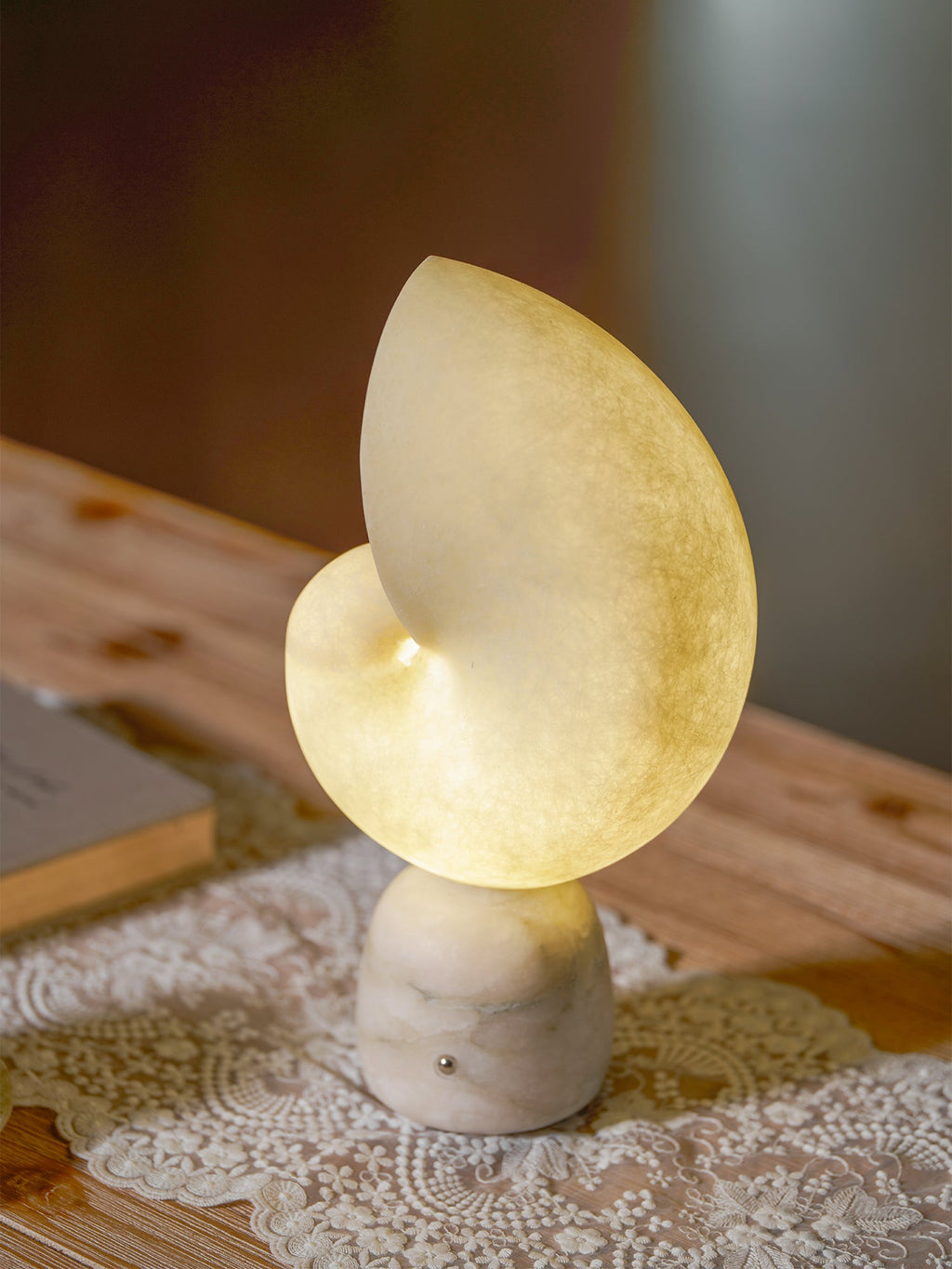 Conch alabast bordlampe