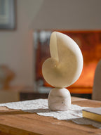 Conch alabast bordlampe