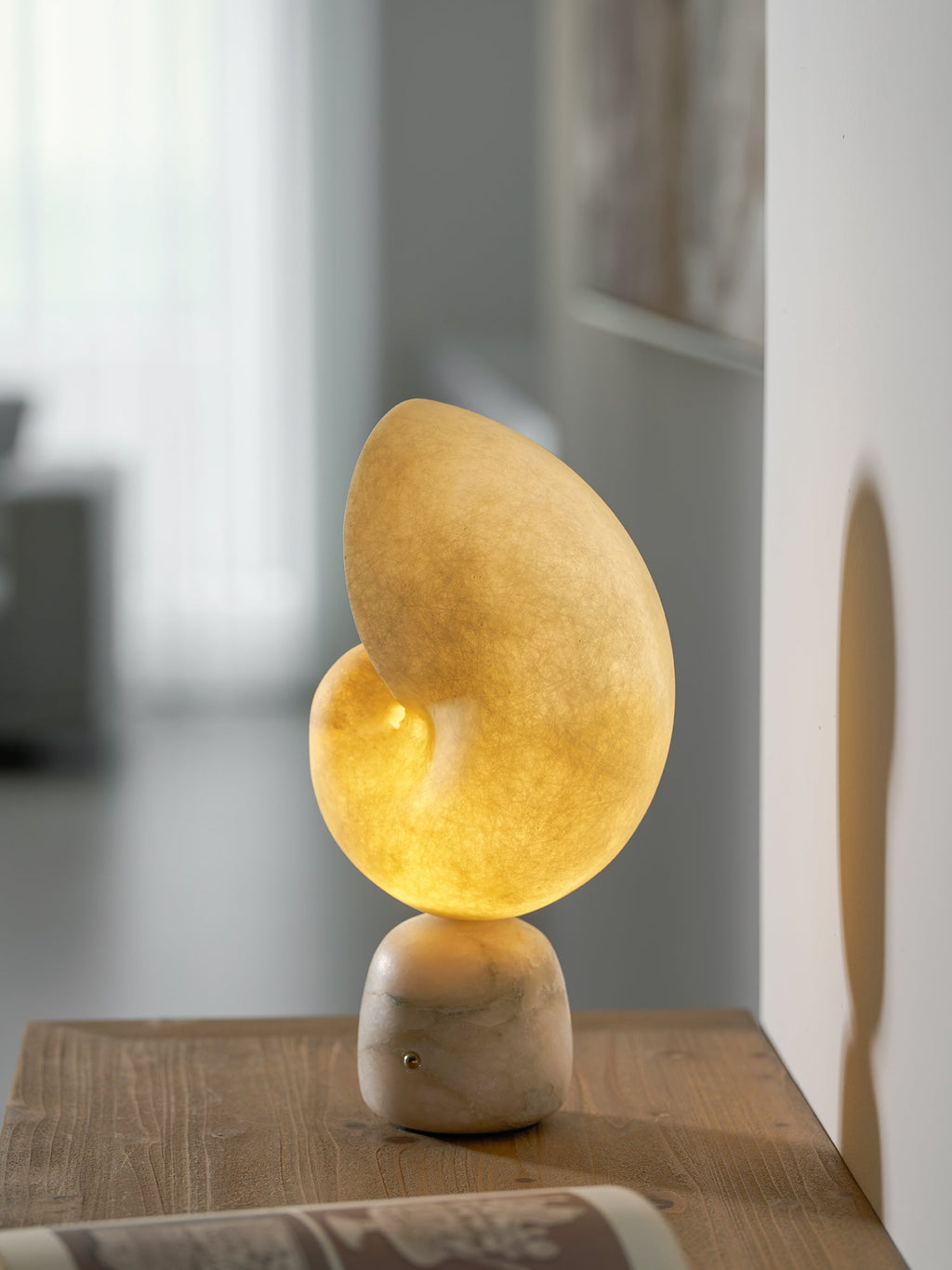 Conch alabast bordlampe