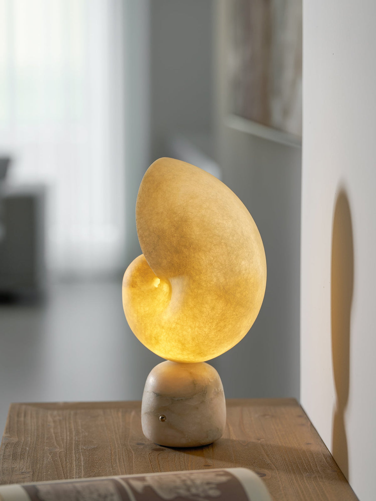 Conch alabast bordlampe