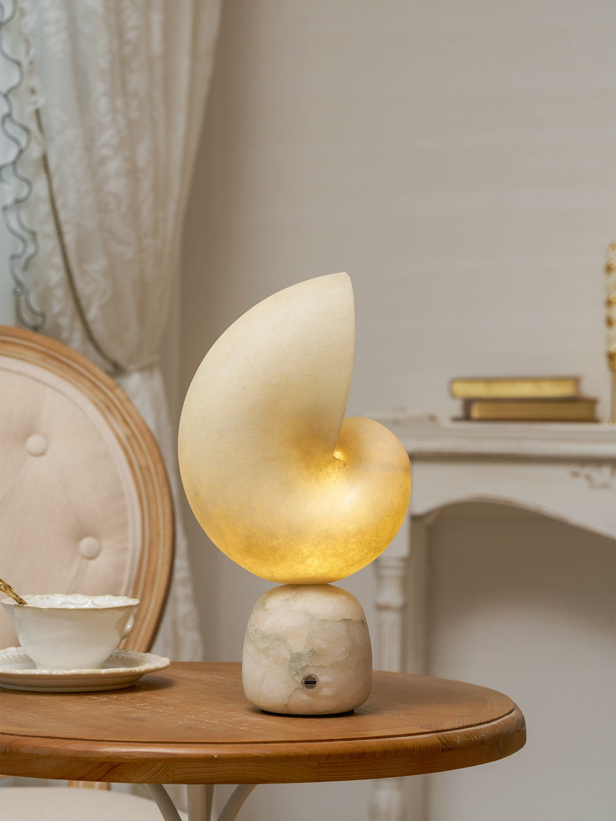 Conch alabast bordlampe