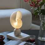 Conch alabast bordlampe