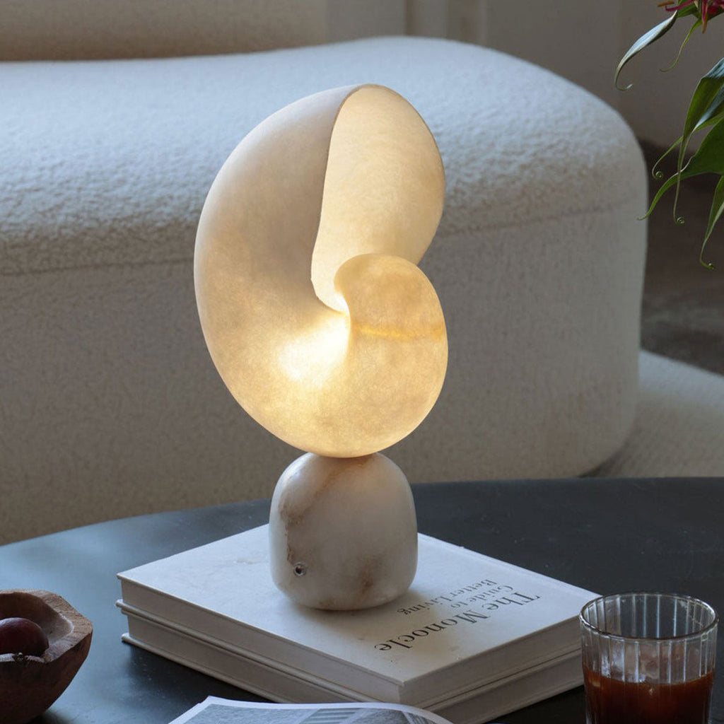 Conch alabast bordlampe