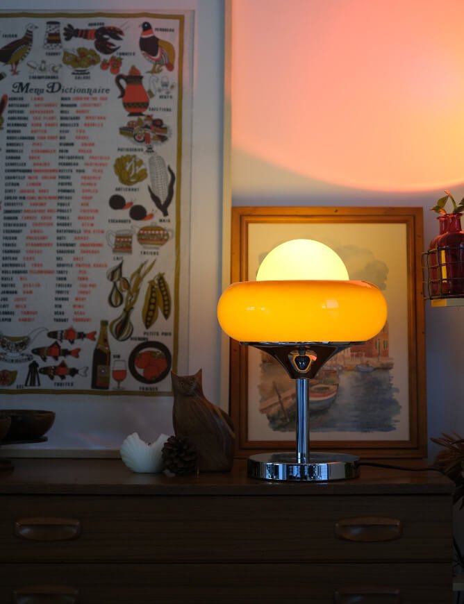Every Egg Tart bordlampe