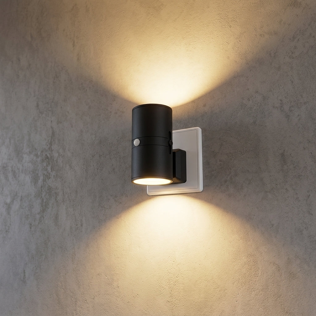 PLUGGLOW – Dæmpbar LED Stikkontaktlampe