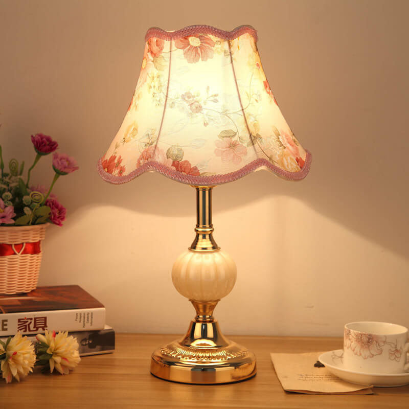 Blomstret bordlampe