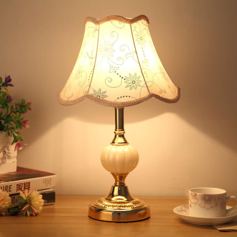Blomstret bordlampe