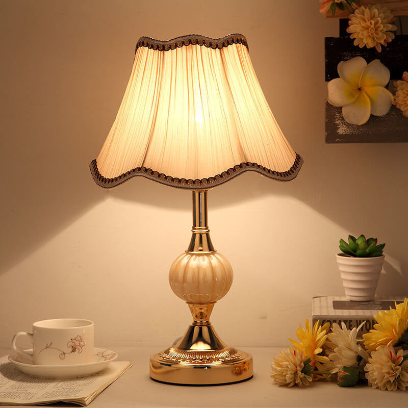 Blomstret bordlampe