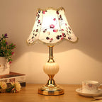 Blomstret bordlampe