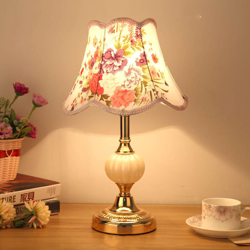 Blomstret bordlampe