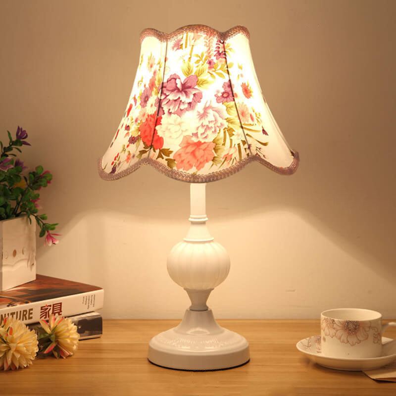 Blomstret bordlampe