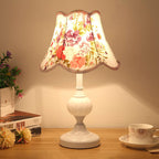 Blomstret bordlampe