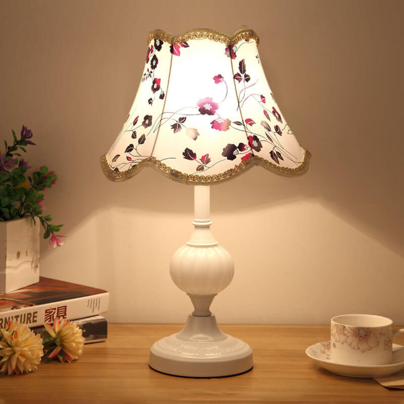 Blomstret bordlampe