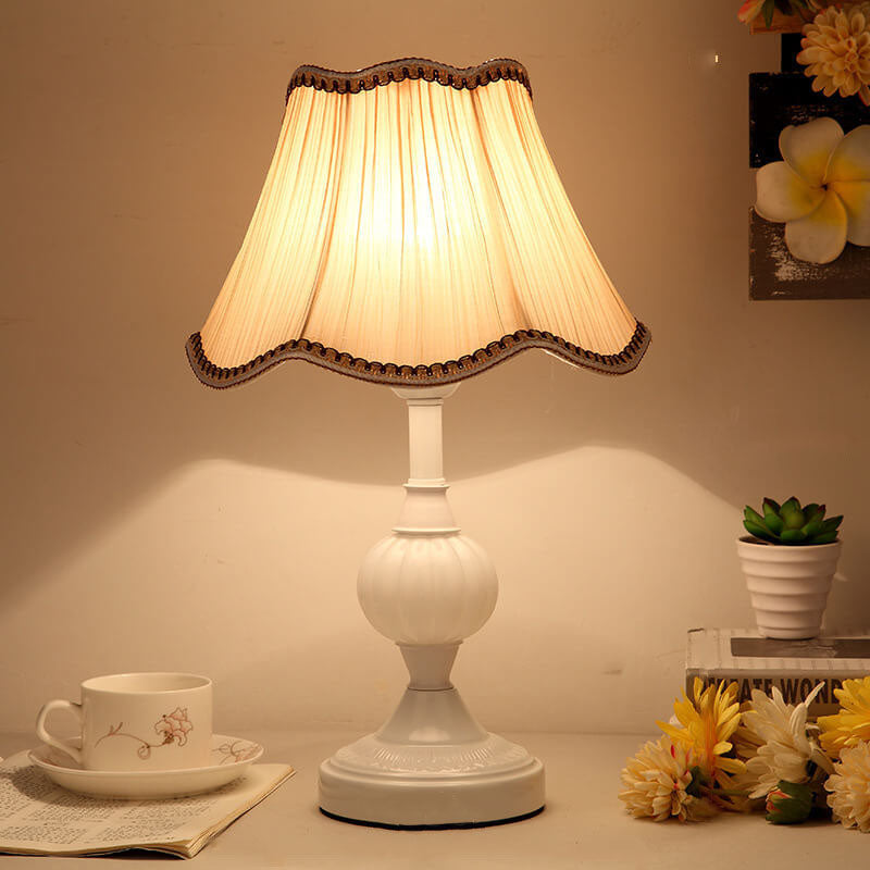 Blomstret bordlampe