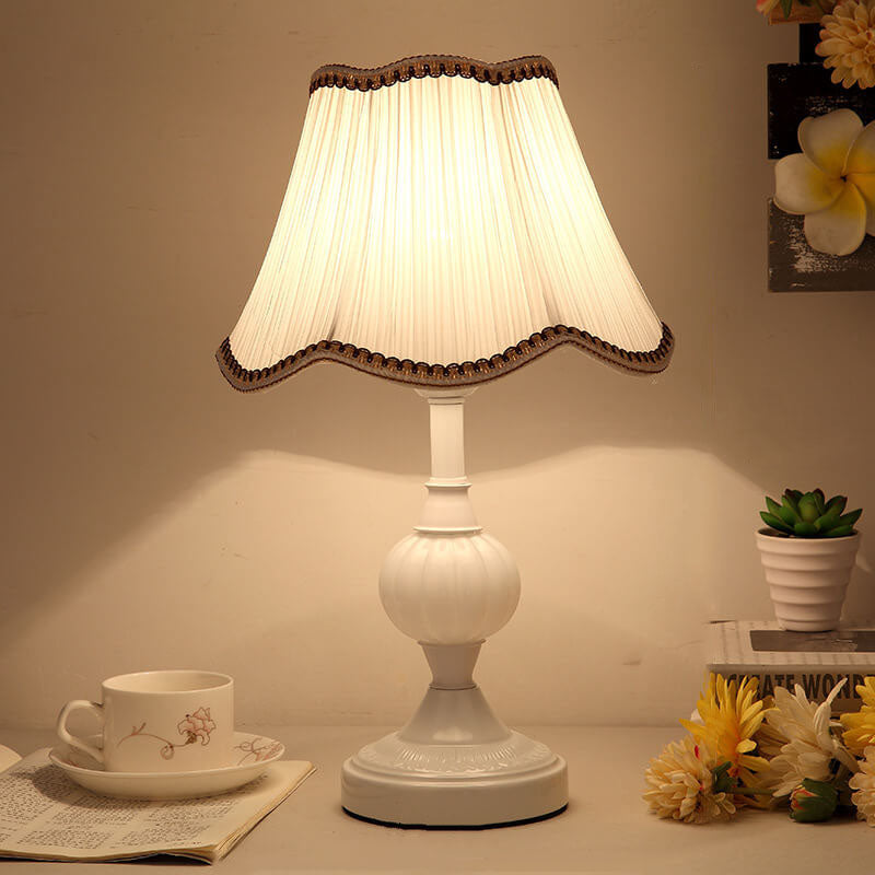 Blomstret bordlampe