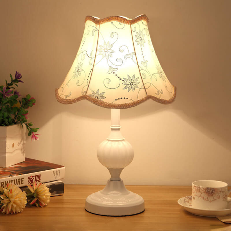 Blomstret bordlampe