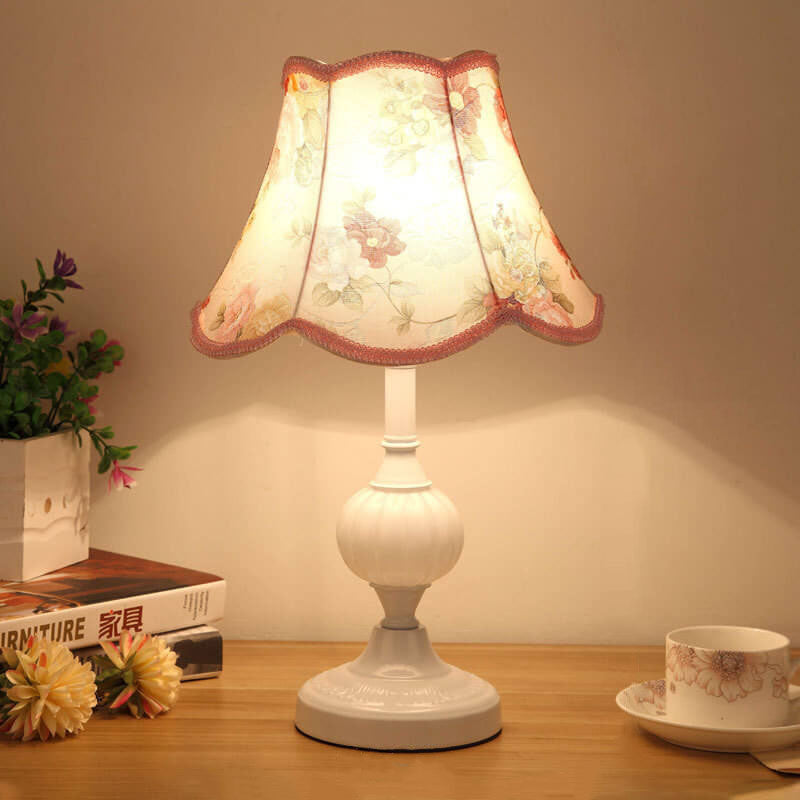 Blomstret bordlampe