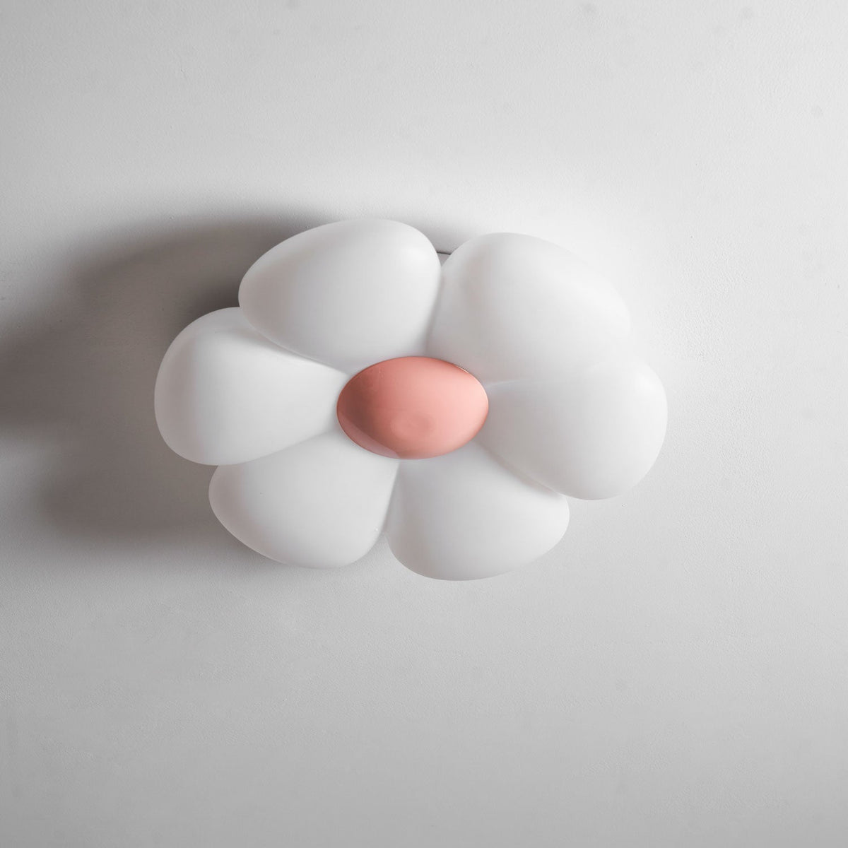 Loftlampe med seks blomsterblade