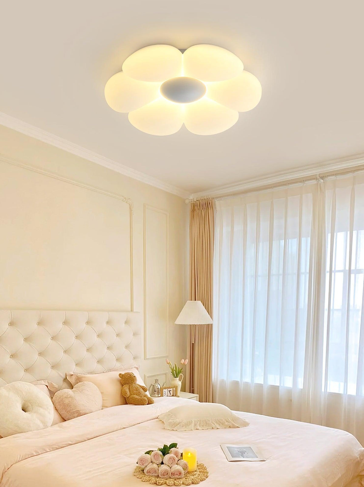 Loftlampe med seks blomsterblade