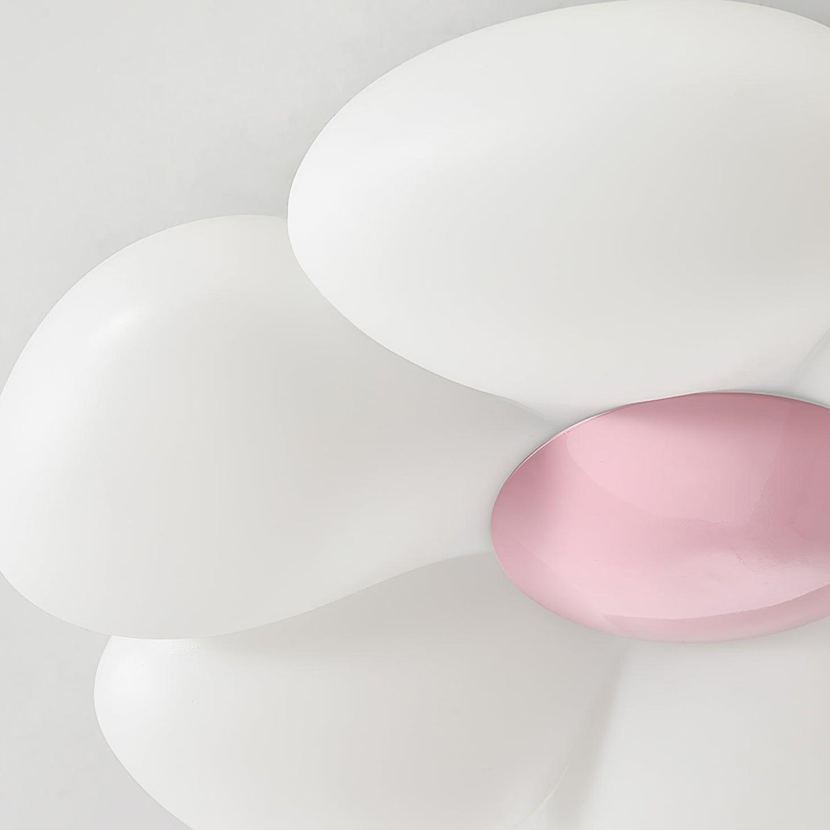 Loftlampe med seks blomsterblade