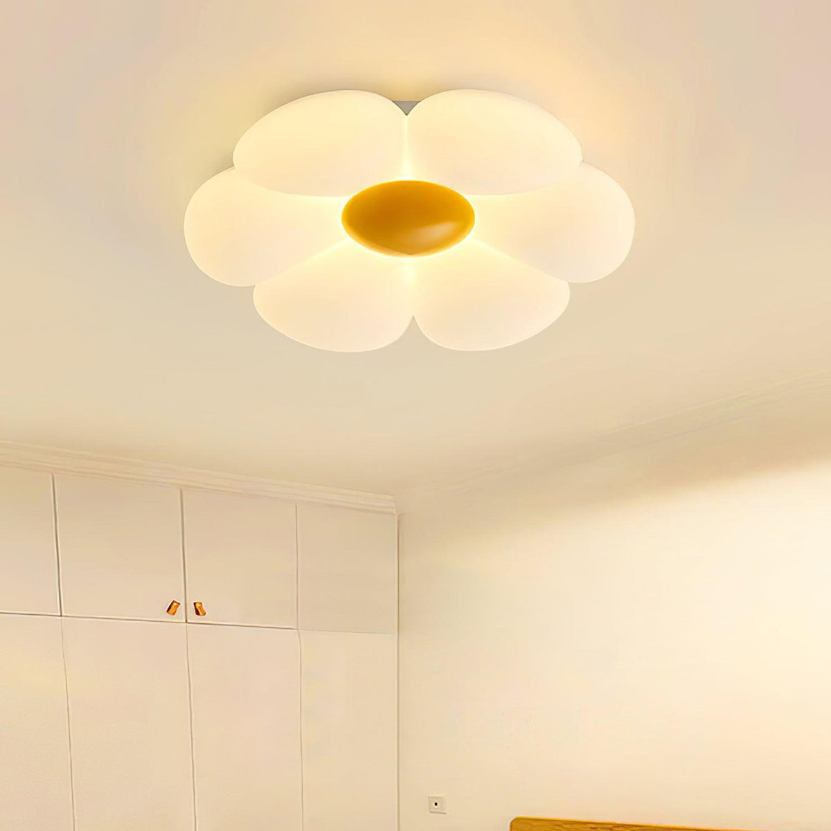Loftlampe med seks blomsterblade