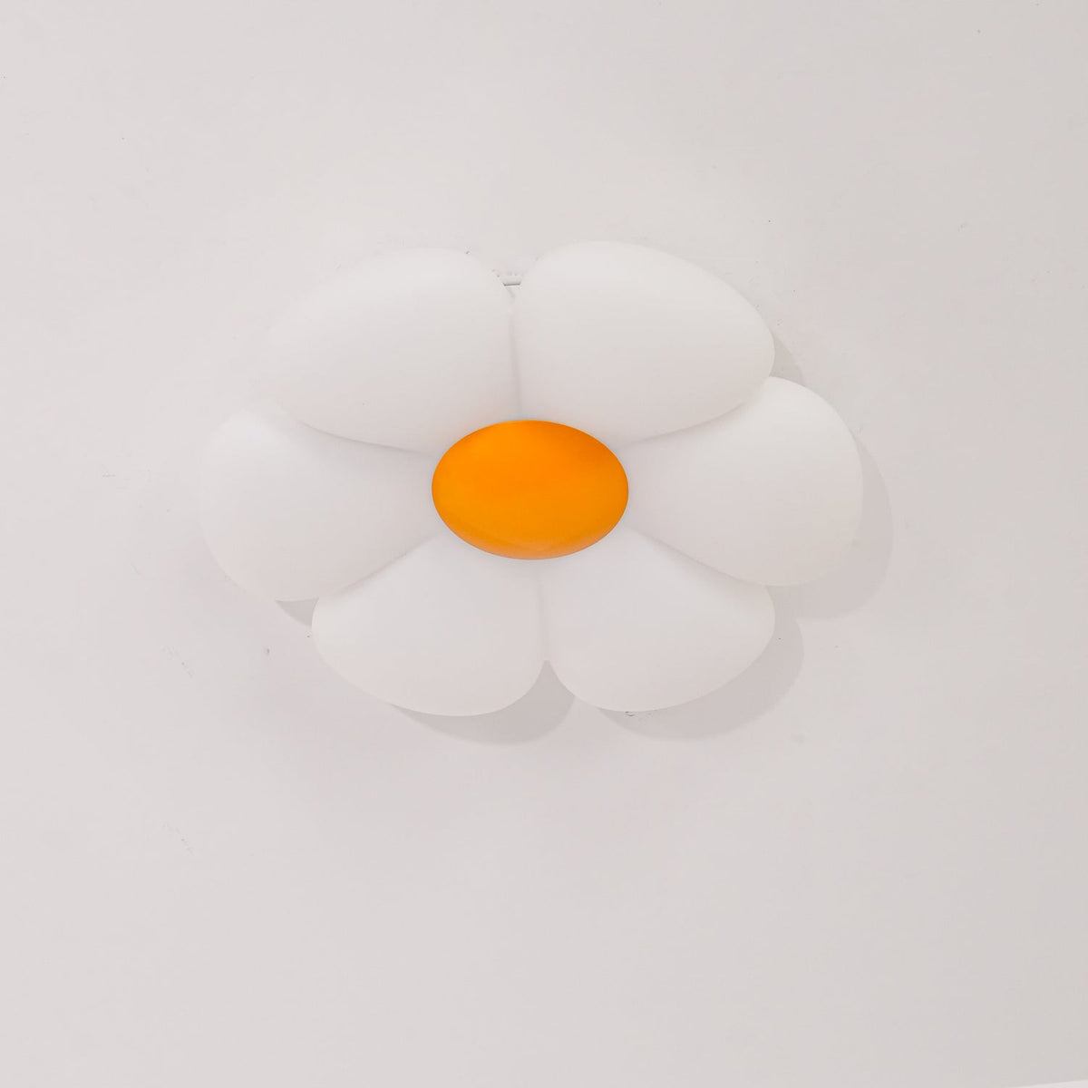 Loftlampe med seks blomsterblade