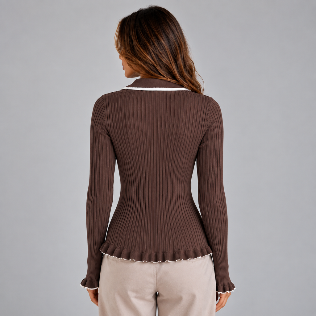 Ribstrikket Bluse med Guldfarvede Knapper