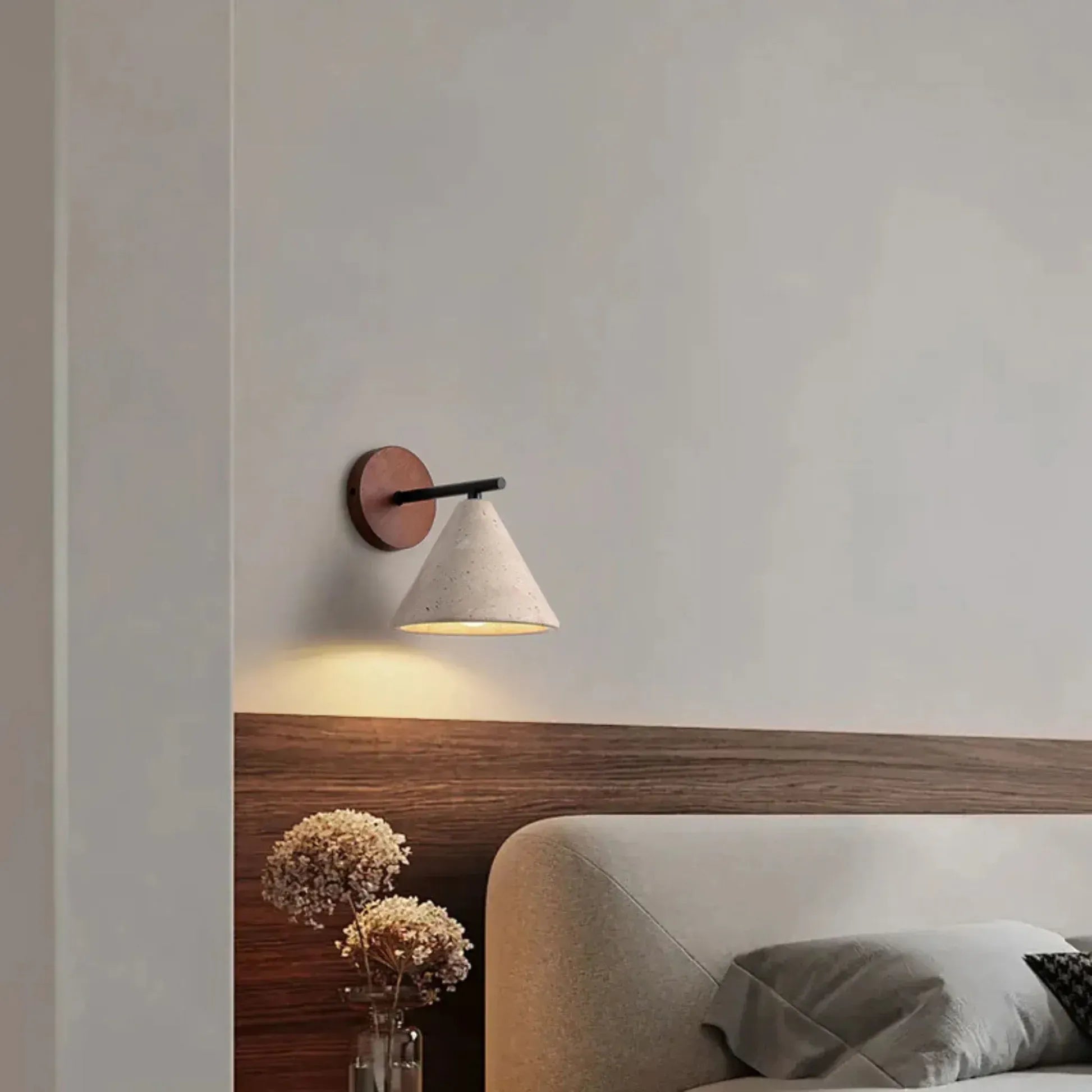 TEROVA – Væglampe i travertinsten med LED-downlight til soveværelse, gang og stue
