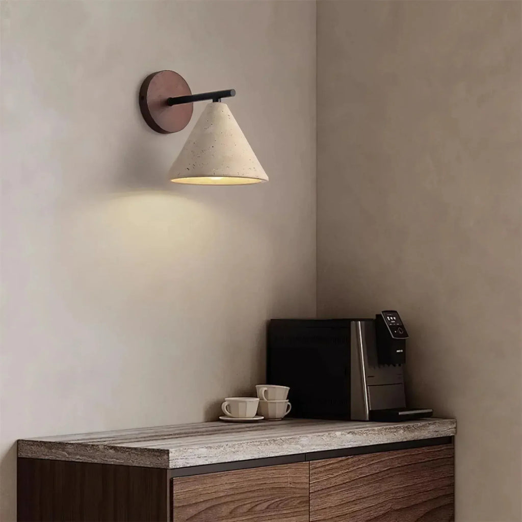 TEROVA – Væglampe i travertinsten med LED-downlight til soveværelse, gang og stue
