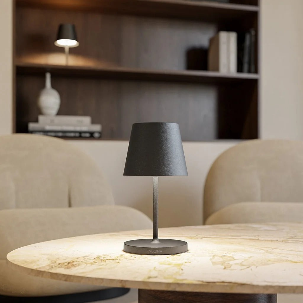 AVA – Genopladelig LED Bordlampe