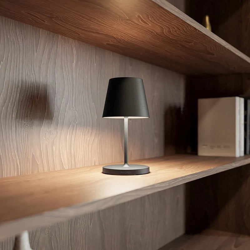 AVA – Genopladelig LED Bordlampe