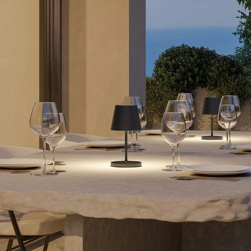 AVA – Genopladelig LED Bordlampe