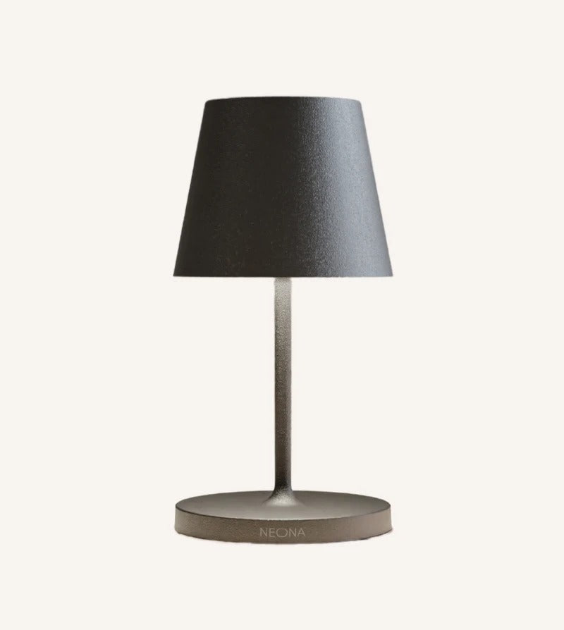 AVA – Genopladelig LED Bordlampe