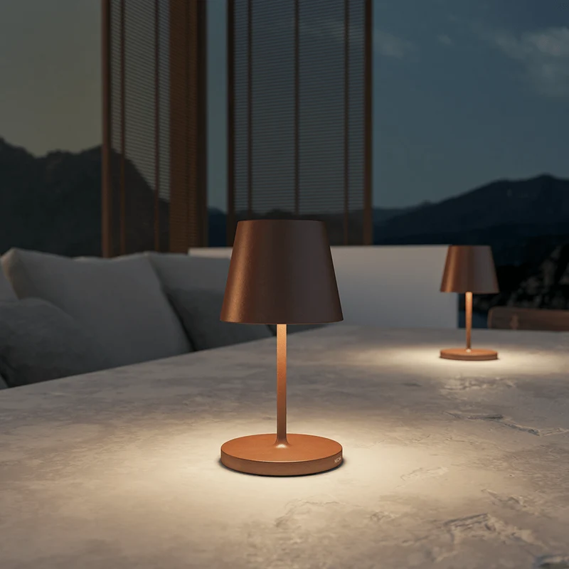AVA – Genopladelig LED Bordlampe