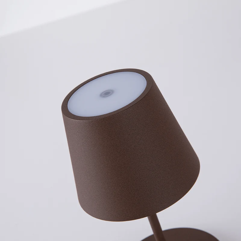 AVA – Genopladelig LED Bordlampe