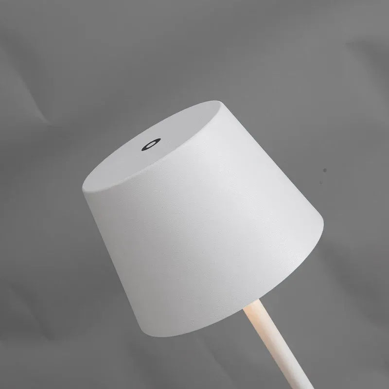 YAVA – Genopladelig LED Gulvlampe